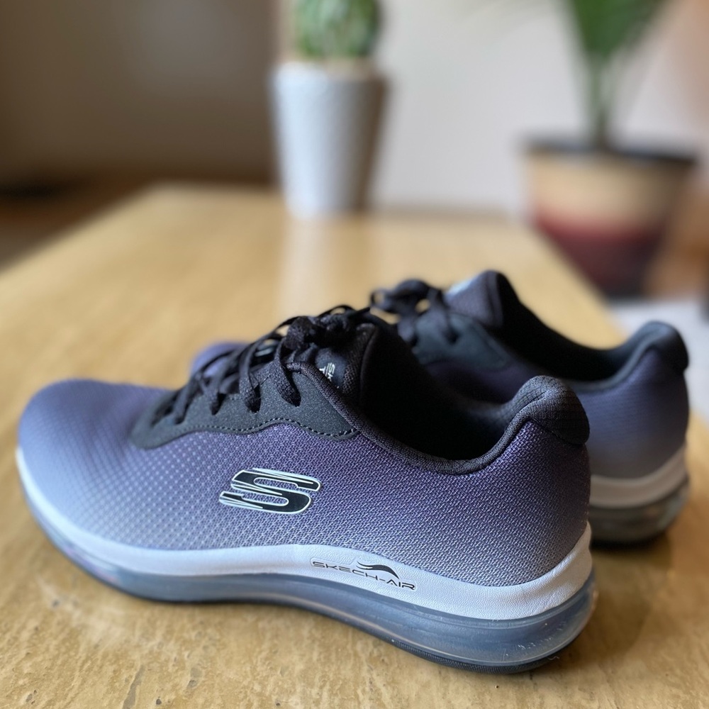 Sketchers sneakers Size 8